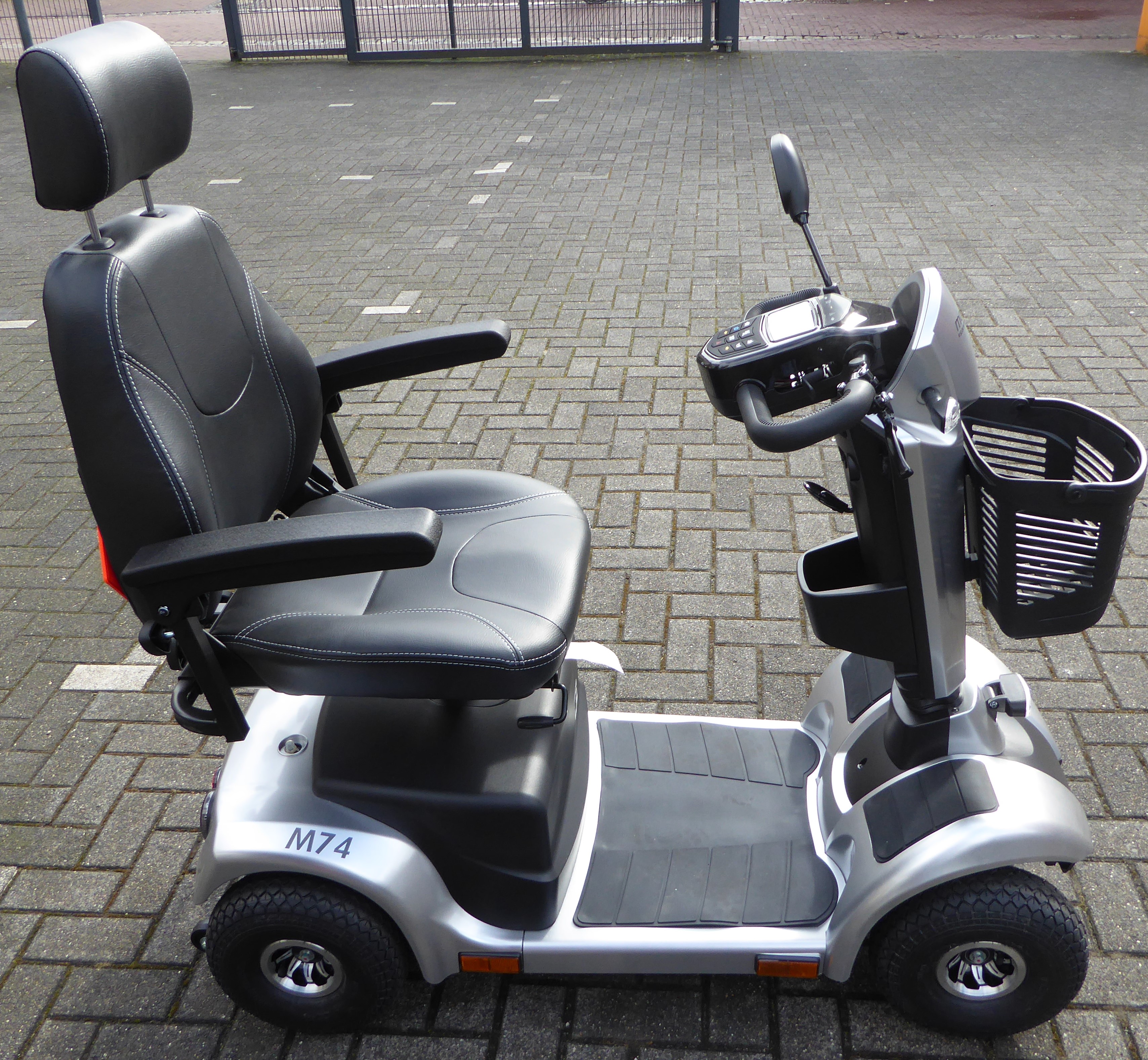 MOBILIS 4-Rad-E-Scooter 75 Ah 15 km/h M74 Silber | Lebensfreude by Homann