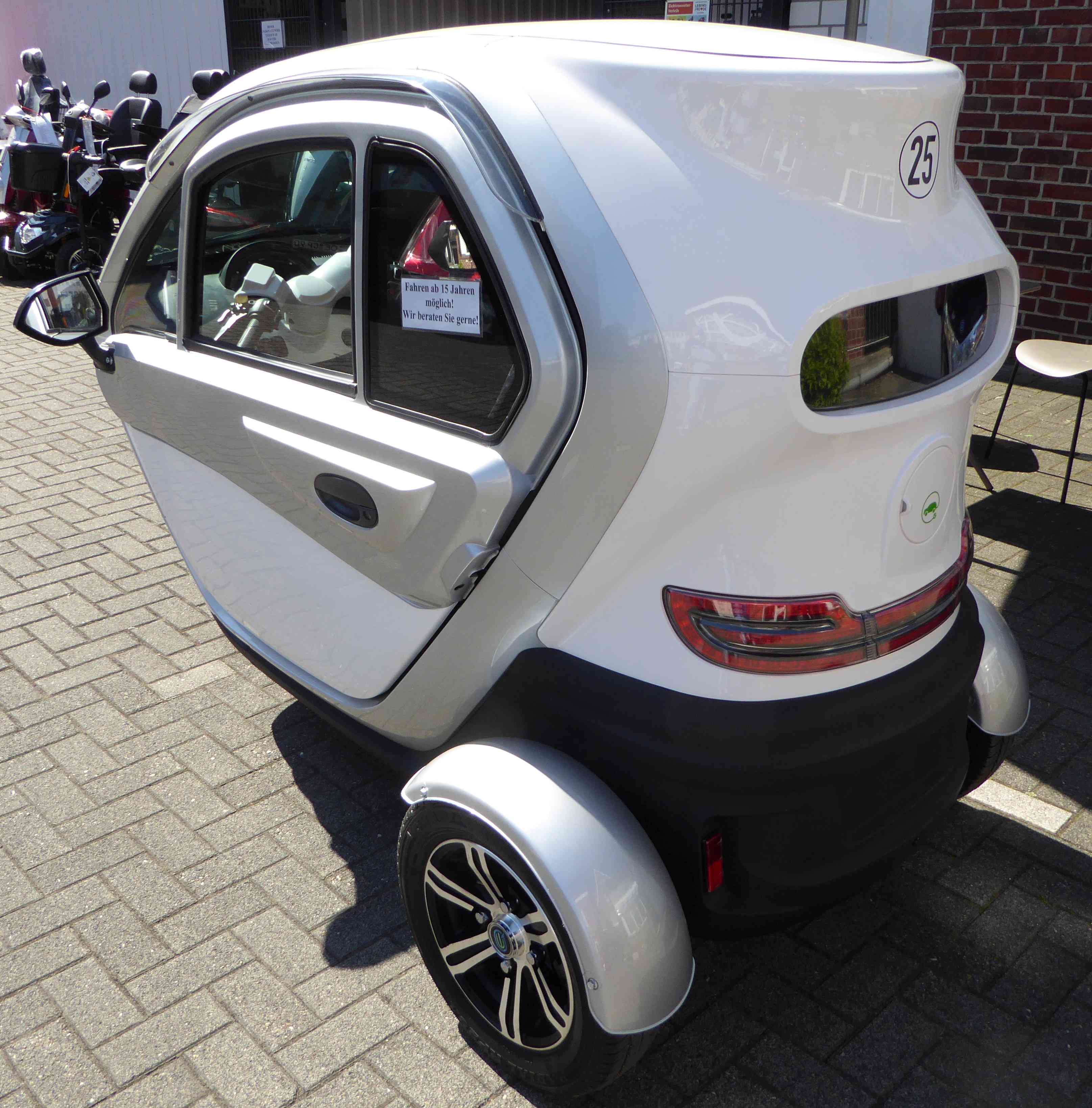 LEBENSFREUDE 3Rad ElektroKabinenroller 25 km/h Silber/Weiß Lebensfreude by Homann