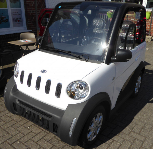 MICAN Micro-Car 45 km/h 4-Rad-Elektro-Kabinenroller Weiß